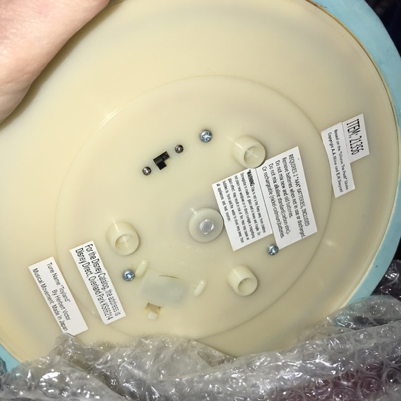 Winnie the Pooh Snow Globe - Picture 10 of 11